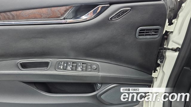 Maserati Quattroporte 2016 — photo 27