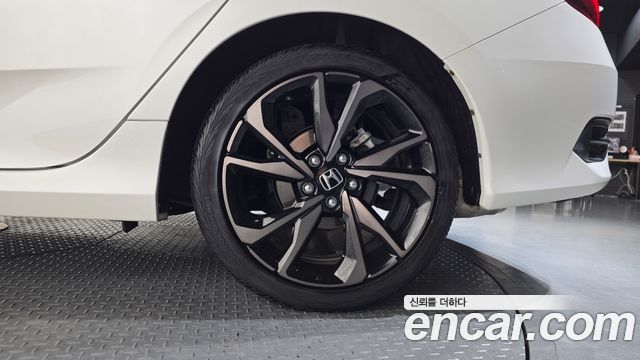 Honda Civic 2019 — photo 7
