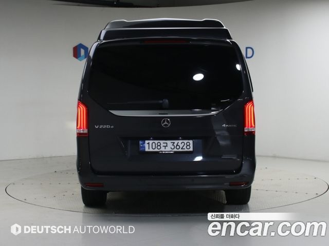 Mercedes-Benz V-Class 2023 — photo 4