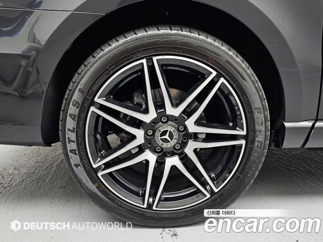 Mercedes-Benz V-Class 2023 — photo 5