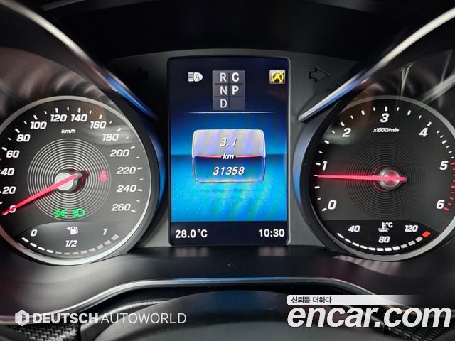 Mercedes-Benz V-Class 2023 — photo 8