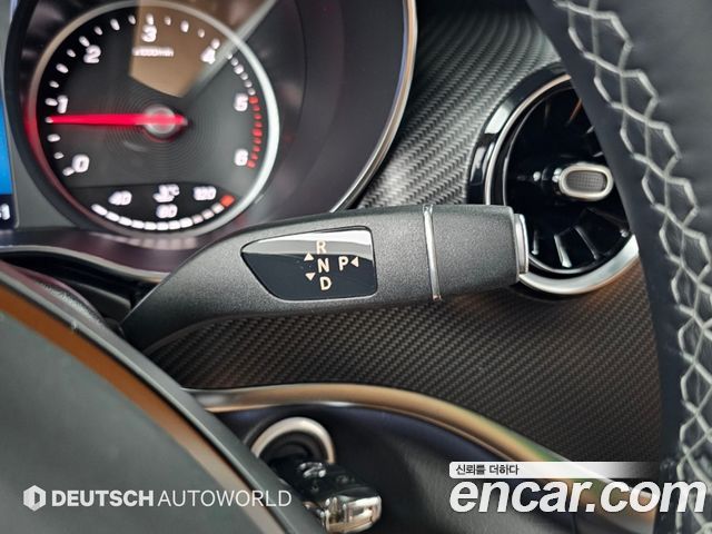 Mercedes-Benz V-Class 2023 — photo 9