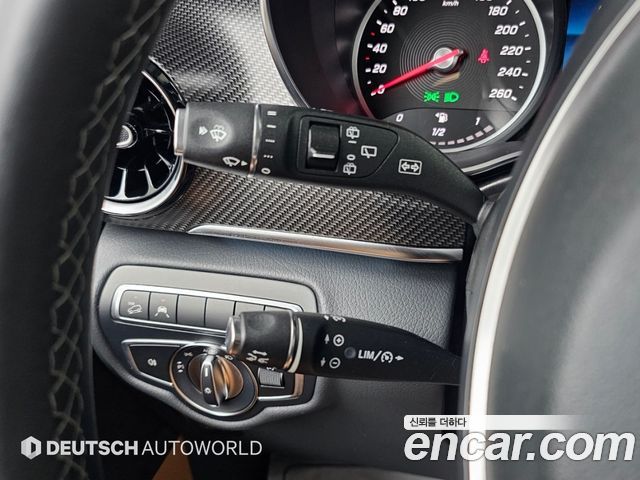Mercedes-Benz V-Class 2023 — photo 18