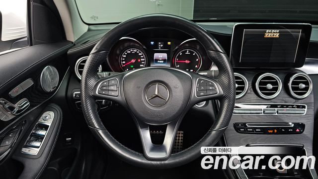 Mercedes-Benz GLC-Class 2018 — photo 19