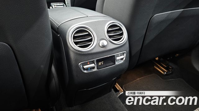 Mercedes-Benz GLC-Class 2018 — photo 28
