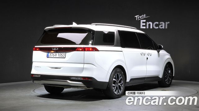 Kia Canival 2023 — photo 2
