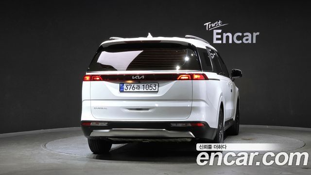 Kia Canival 2023 — photo 4
