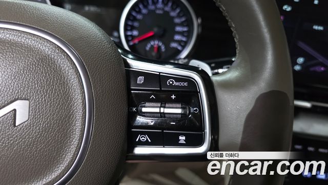 Kia Canival 2023 — photo 16