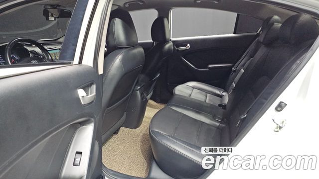 Kia K3 2015 — photo 12