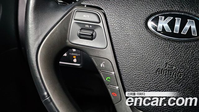 Kia K3 2015 — photo 18