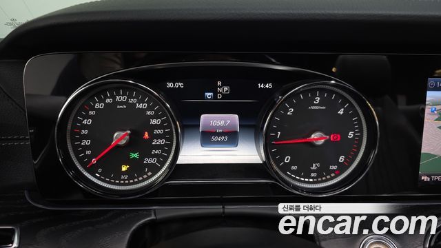 Mercedes-Benz E-Class 2018 — photo 8