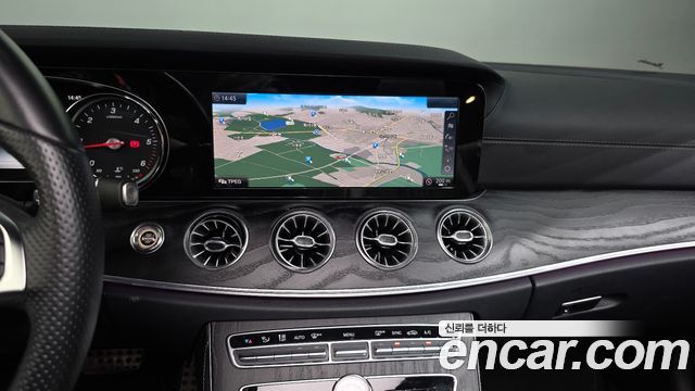Mercedes-Benz E-Class 2018 — photo 14