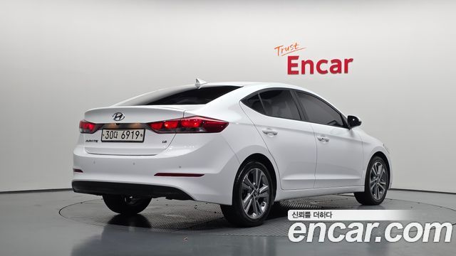 Hyundai AVANTE 2018 — photo 2