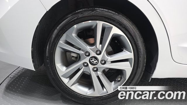 Hyundai AVANTE 2018 — photo 5