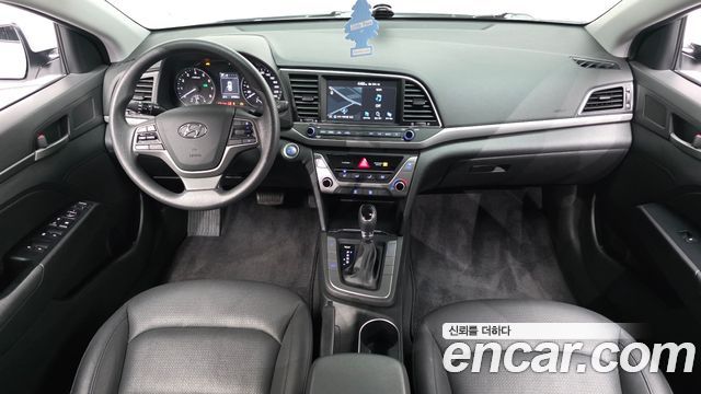 Hyundai AVANTE 2018 — photo 10