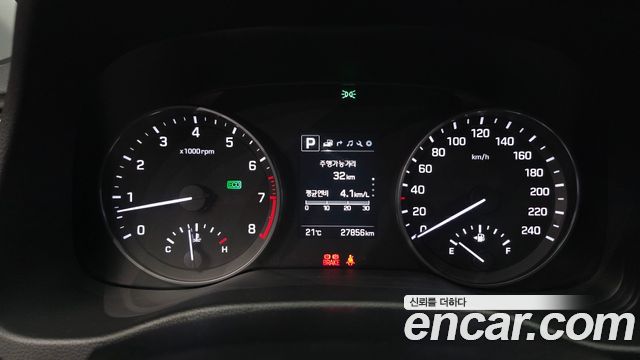 Hyundai AVANTE 2018 — photo 11