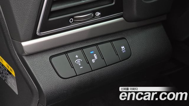 Hyundai AVANTE 2018 — photo 24
