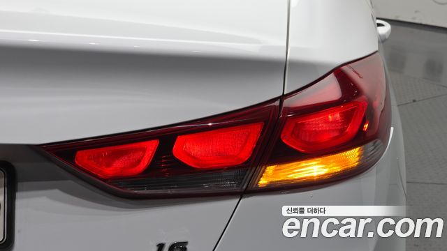 Hyundai AVANTE 2018 — photo 9