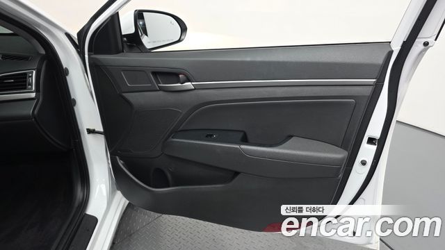 Hyundai AVANTE 2018 — photo 14