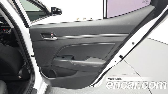Hyundai AVANTE 2018 — photo 15