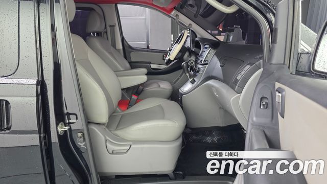 Hyundai Starex 2017 — photo 11