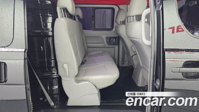 Hyundai Starex 2017 — photo 12
