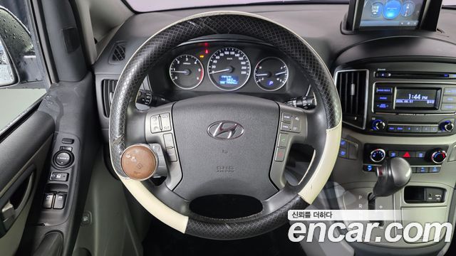 Hyundai Starex 2017 — photo 13