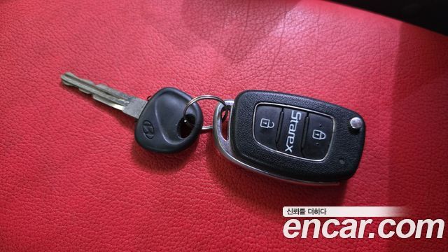 Hyundai Starex 2017 — photo 19