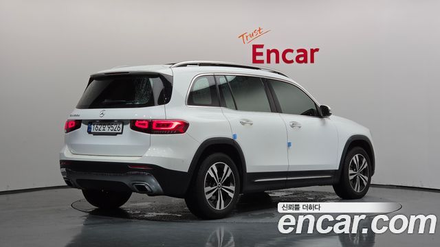 Mercedes-Benz GLB-Class 2023 — photo 2