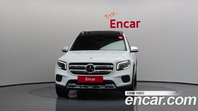 Mercedes-Benz GLB-Class 2023 — photo 3