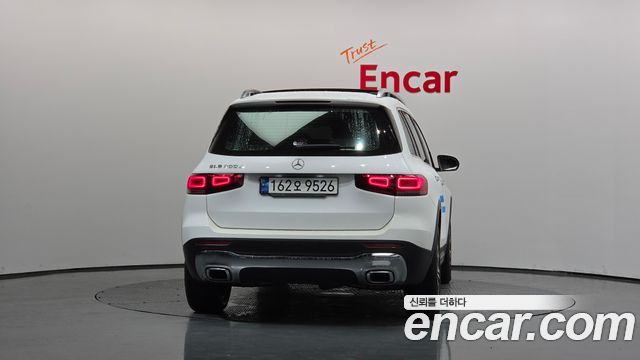 Mercedes-Benz GLB-Class 2023 — photo 4