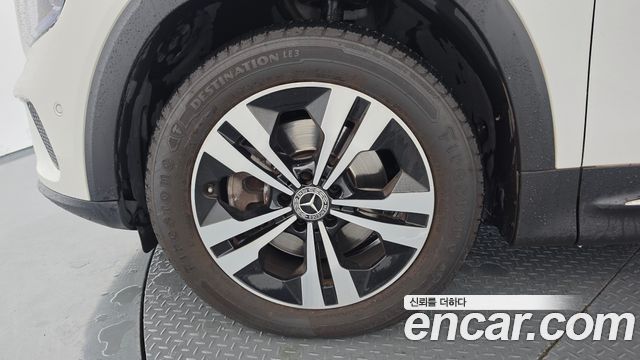 Mercedes-Benz GLB-Class 2023 — photo 5