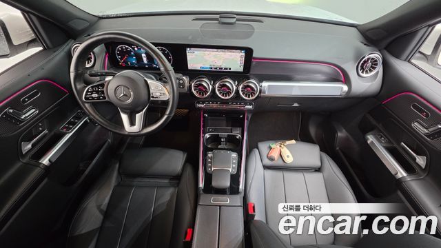 Mercedes-Benz GLB-Class 2023 — photo 10