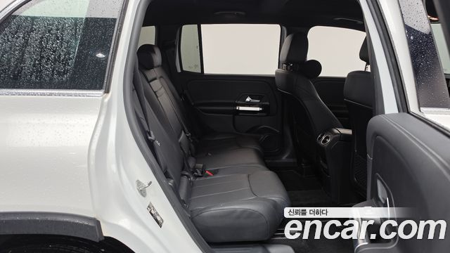 Mercedes-Benz GLB-Class 2023 — photo 17