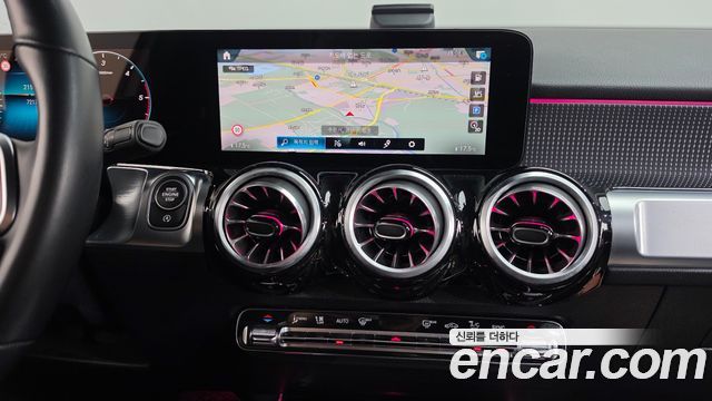 Mercedes-Benz GLB-Class 2023 — photo 18