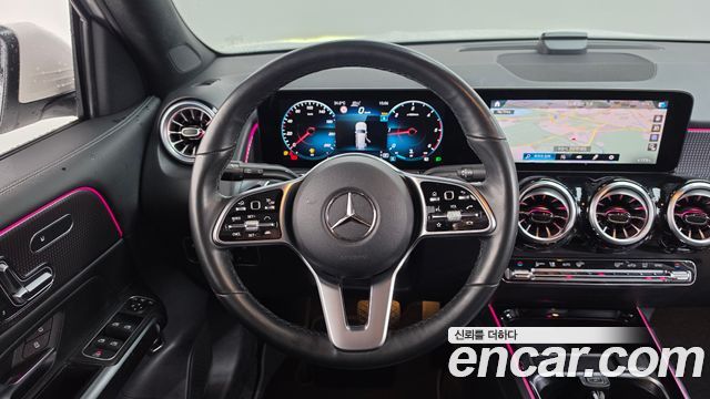Mercedes-Benz GLB-Class 2023 — photo 19