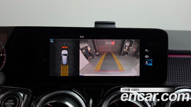 Mercedes-Benz GLB-Class 2023 — photo 20