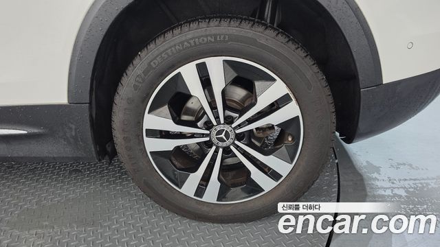Mercedes-Benz GLB-Class 2023 — photo 7