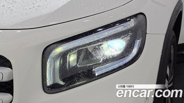 Mercedes-Benz GLB-Class 2023 — photo 8