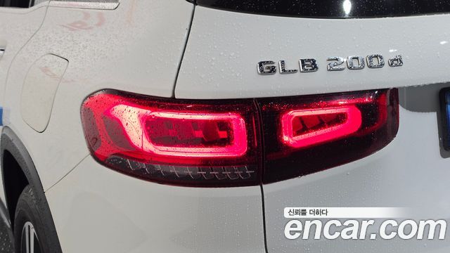 Mercedes-Benz GLB-Class 2023 — photo 9