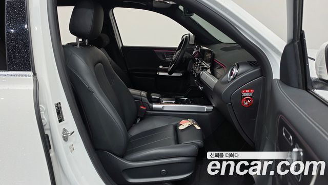 Mercedes-Benz GLB-Class 2023 — photo 16