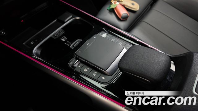Mercedes-Benz GLB-Class 2023 — photo 27