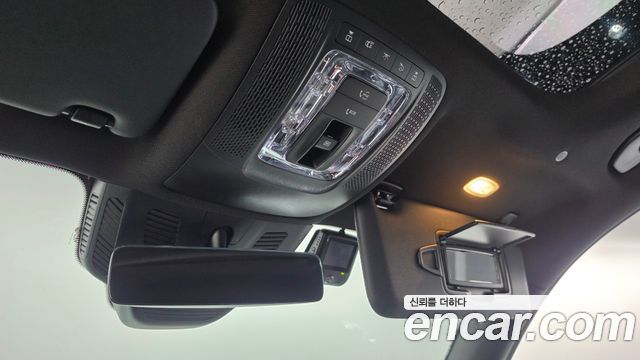 Mercedes-Benz GLB-Class 2023 — photo 28
