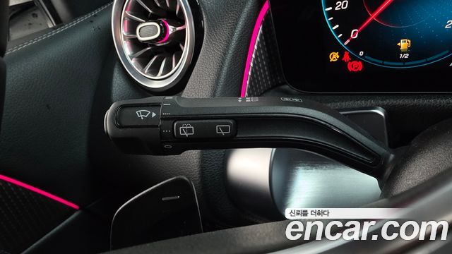 Mercedes-Benz GLB-Class 2023 — photo 37