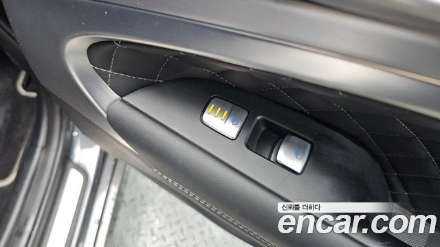 Genesis G70 2019 — photo 24