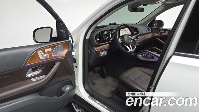Mercedes-Benz GLE-Class 2020 — photo 13
