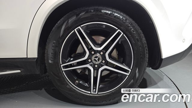 Mercedes-Benz GLE-Class 2020 — photo 7