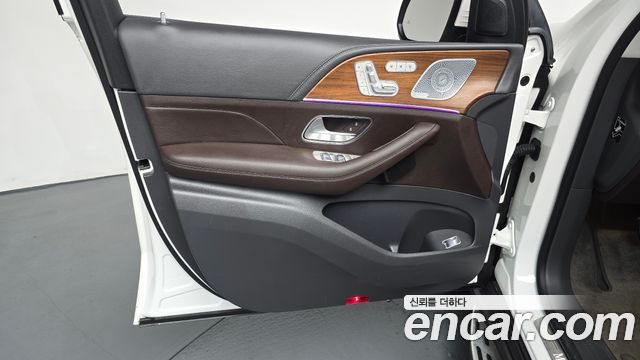 Mercedes-Benz GLE-Class 2020 — photo 14