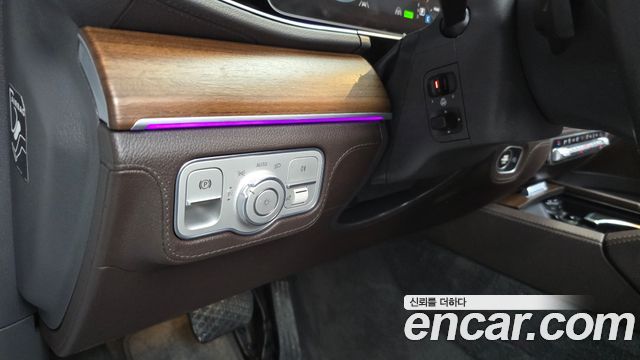 Mercedes-Benz GLE-Class 2020 — photo 30