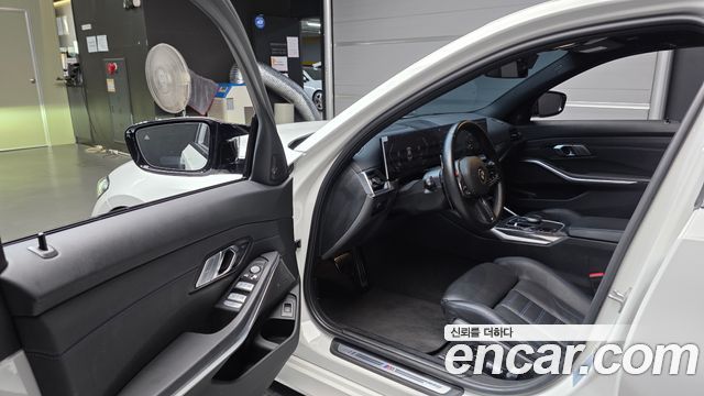 BMW 3-Series 2023 — photo 13